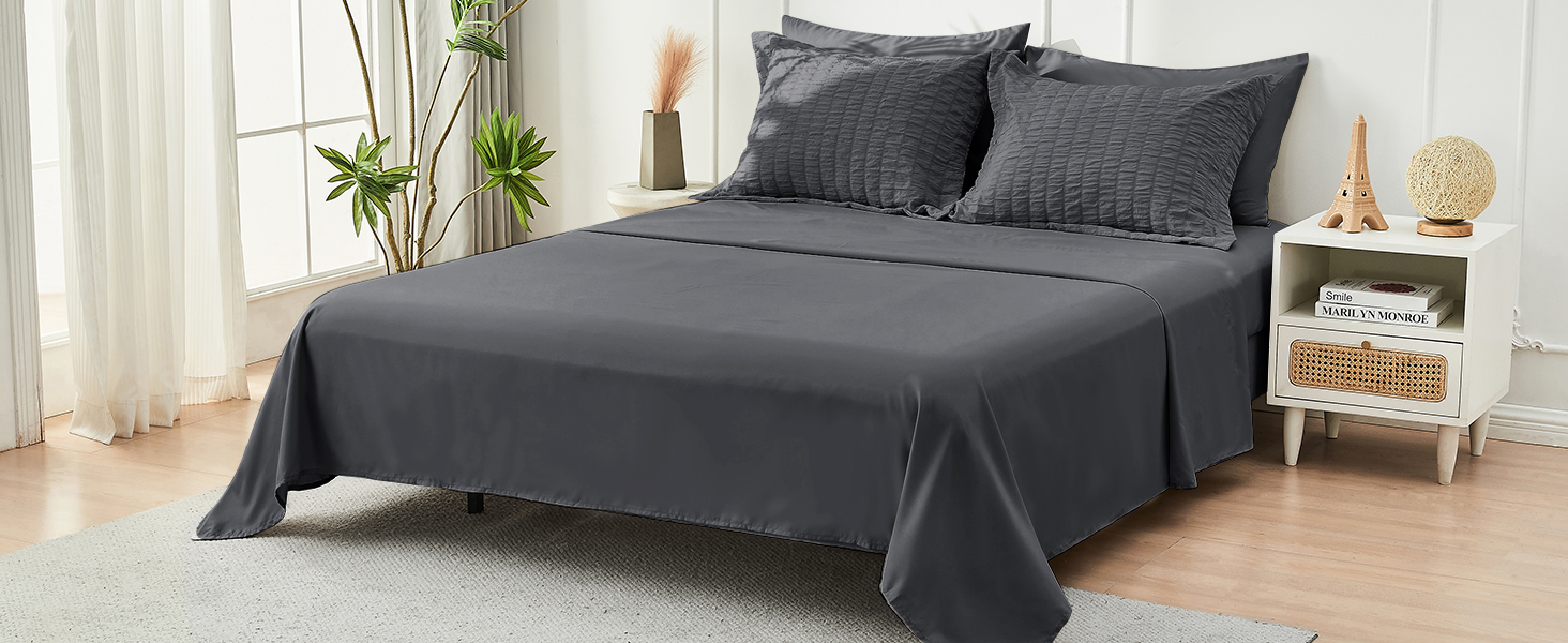 stretchy deep-pocket fitted sheet 